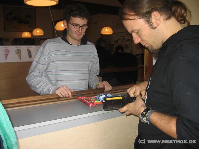 8922_Markus_kauft_Eis
