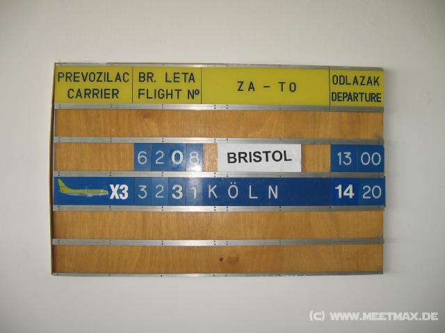 0085_Flughafen-Anzeigetafel