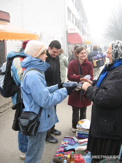1278_Judith_buying_shoes