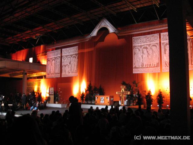 1322_Evening_prayer_Hall_5
