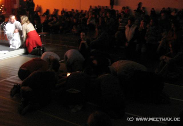 1364_Prayer_at_the_cross