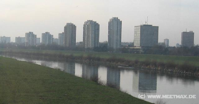1374_River_skyline