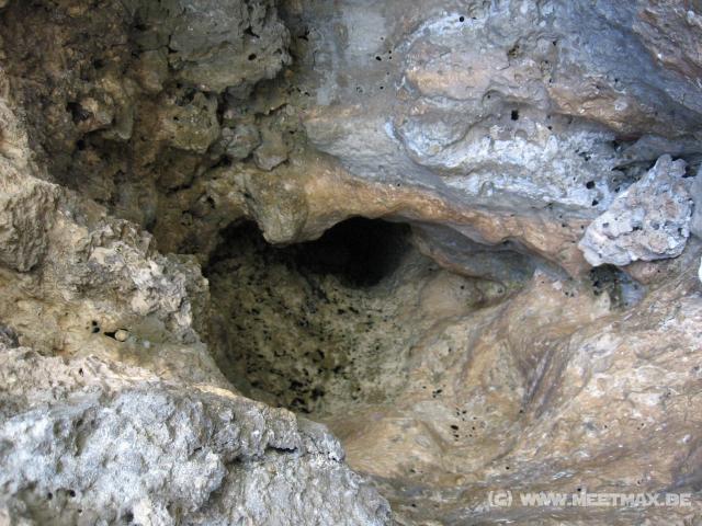 3877_Adelup_point_cave