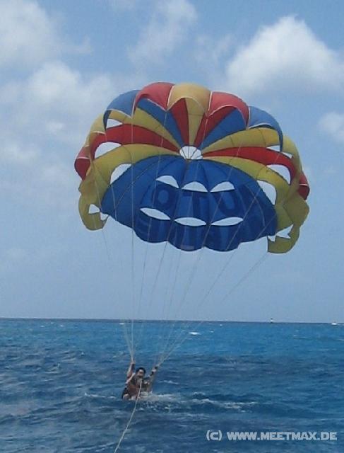 4568_Parasailing_Mogamis