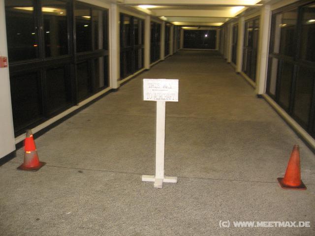 4652_This_way_to_aircraft