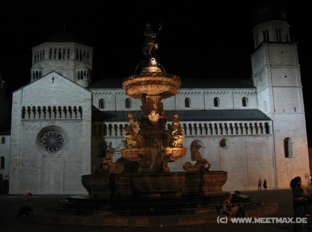 6411_Fountain_and_Duomo