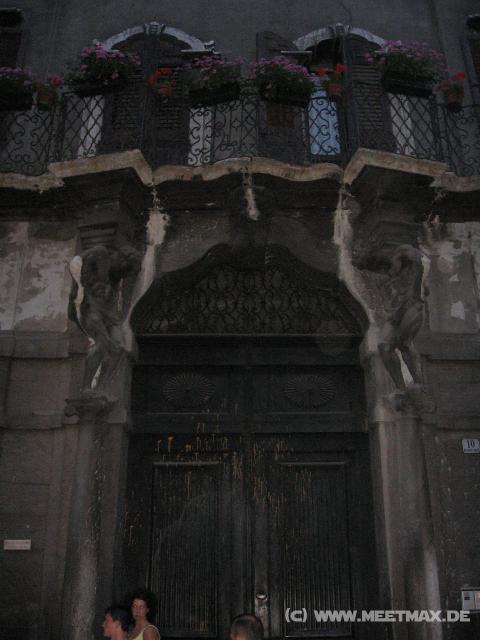 6743_Gate