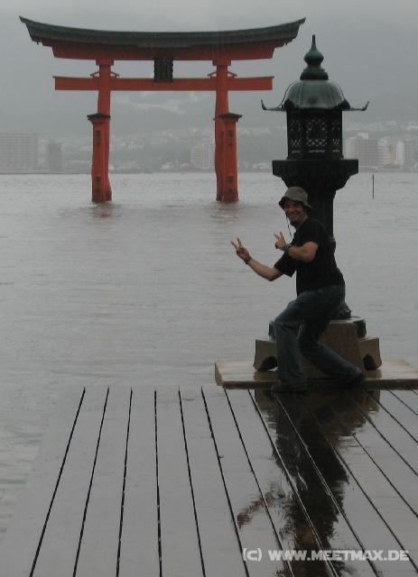 8015_Torii-Posing