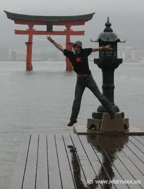 8017_Torii-Posing