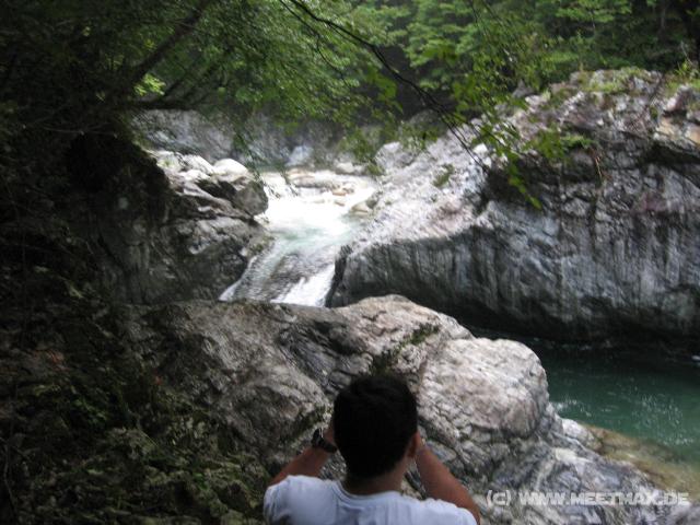 9165_River_rocks