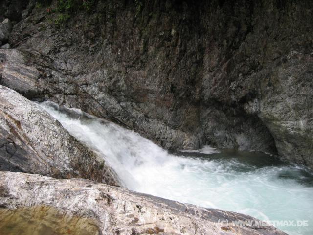 9169_River_rocks