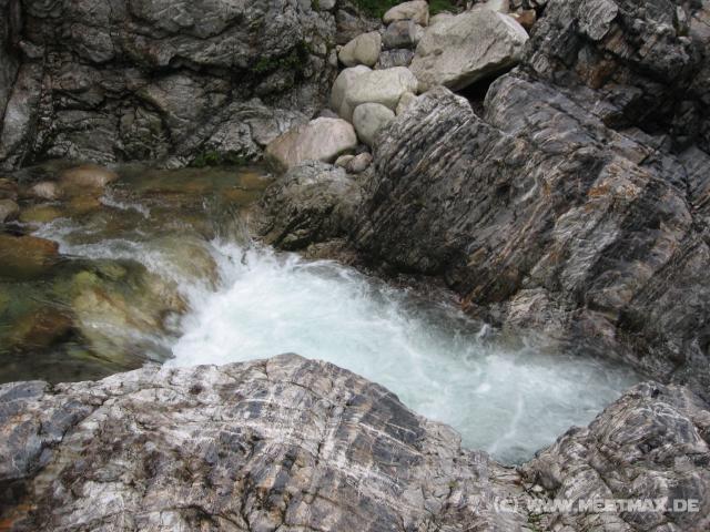 9170_River_rocks