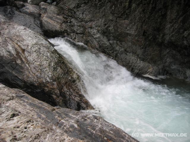 9173_River_rocks