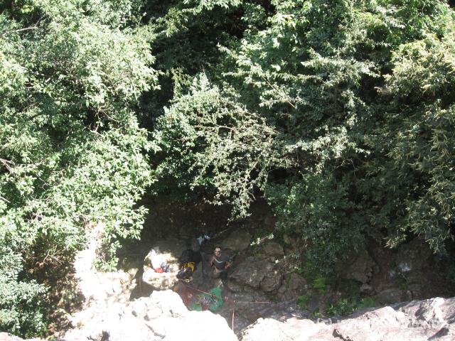 9496_Looking_down