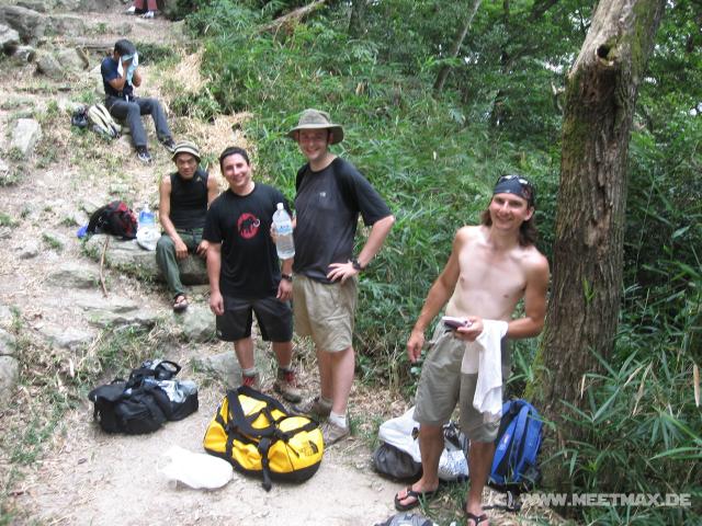 9722_Happy_climbers