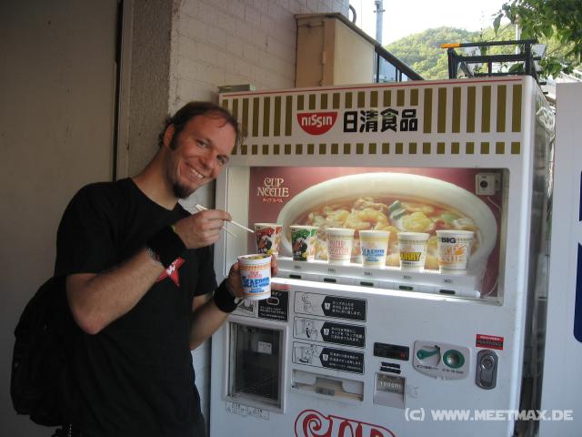 0088_Cup_noodle_machine