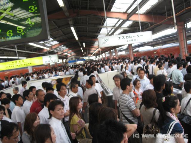 0228_Osaka_Station_morgens
