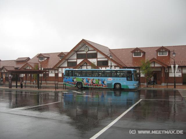 0249_Thomas_bus_at_Kawaguchiko_Station