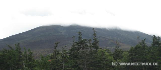 0278_Fujisan_in_clouds
