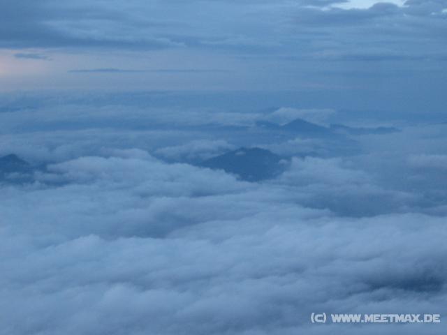 0359_Mountains_in_clouds