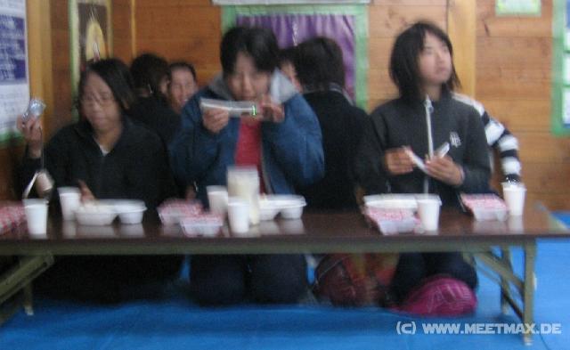 0376_Photos_of_mountain_hut_dinner