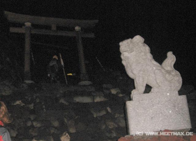 0391_Entry_to_the_summit