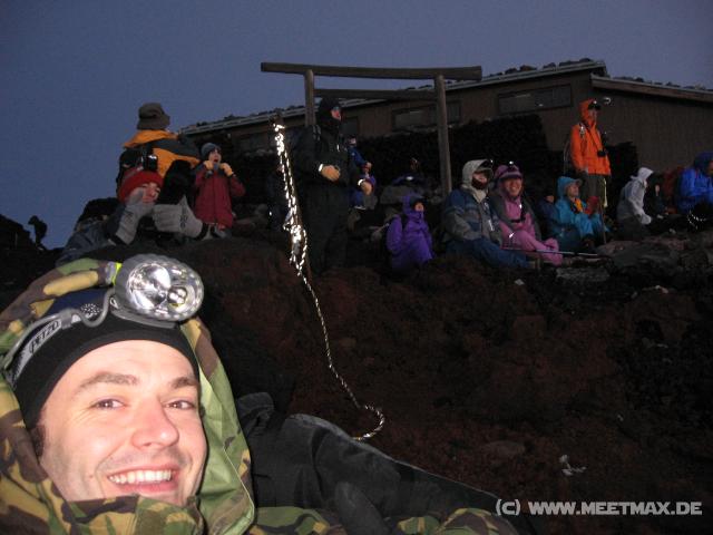 0418_Waiting_for_sunrise