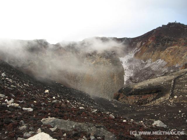 0450_The_crater