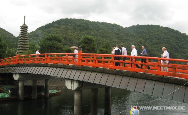 0699_Uji