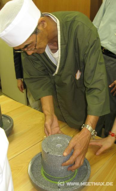 0707_Tea_milling