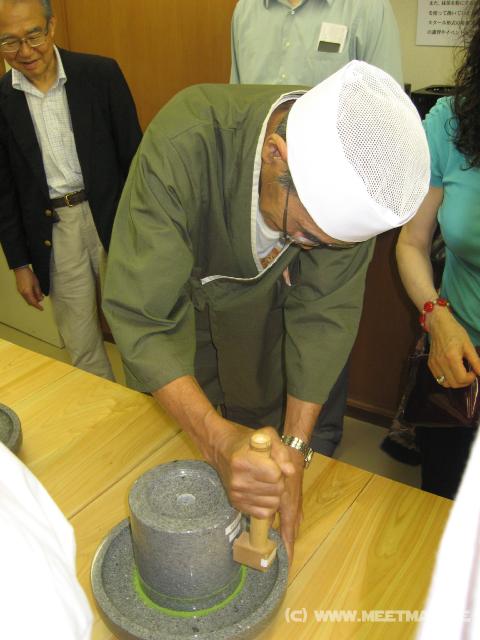 0708_Tea_milling