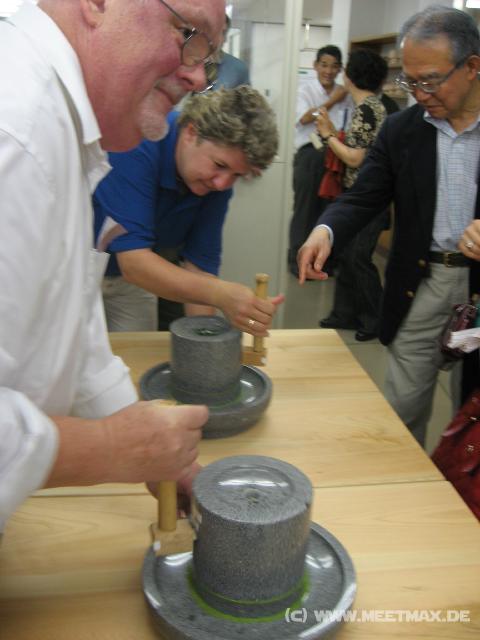 0711_Tea_milling