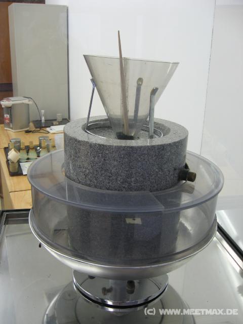 0712_Tea_milling