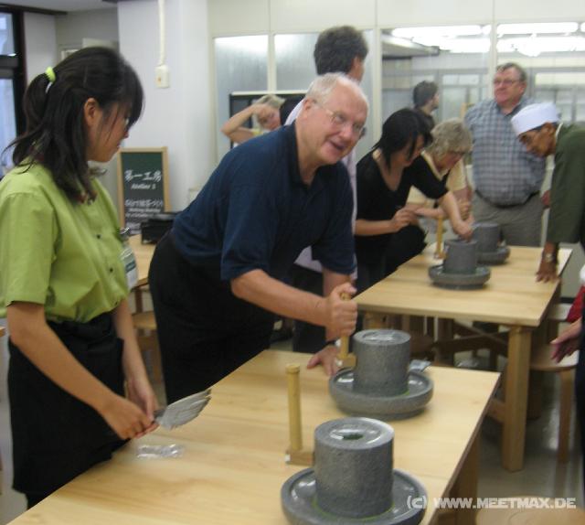 0713_Tea_milling