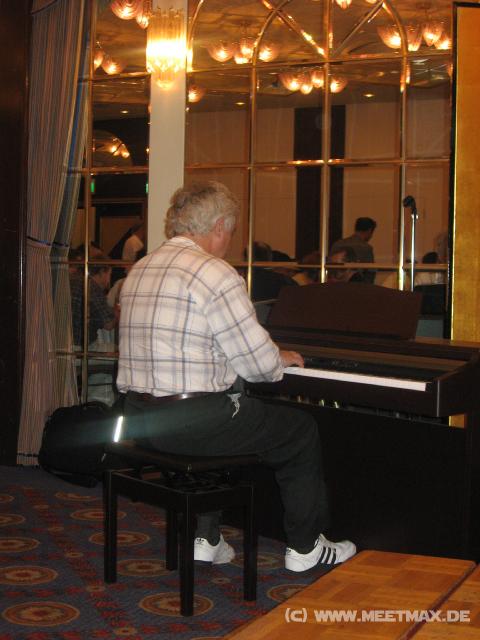 0791_Egorov_playing_the_piano