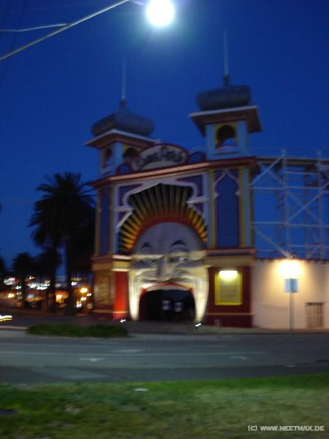 0981_Old-Style_Rollercoaster