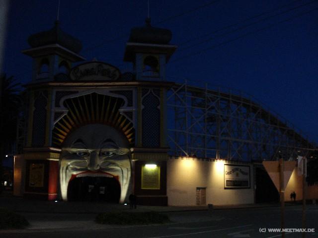 0982_Old-Style_Rollercoaster