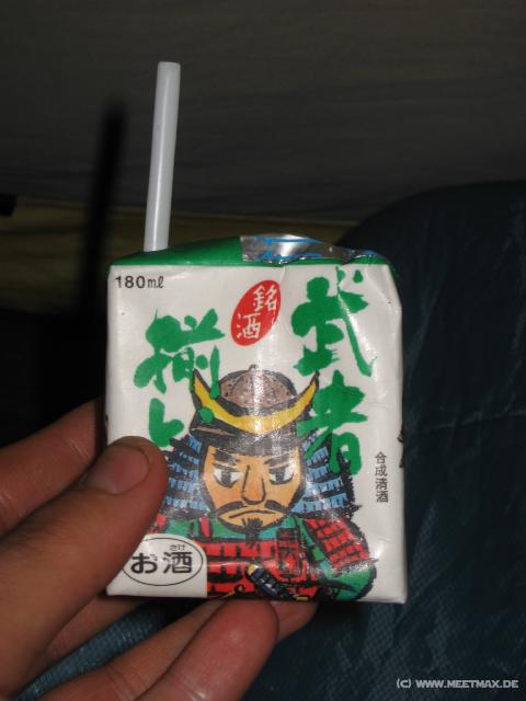 0959_Hiking_sake