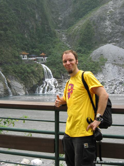 1289_In_front_of_Eternal_Spring_Shrine