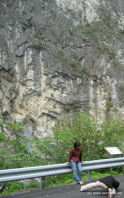 1323_Chulu_and_Fuji_Cliffs
