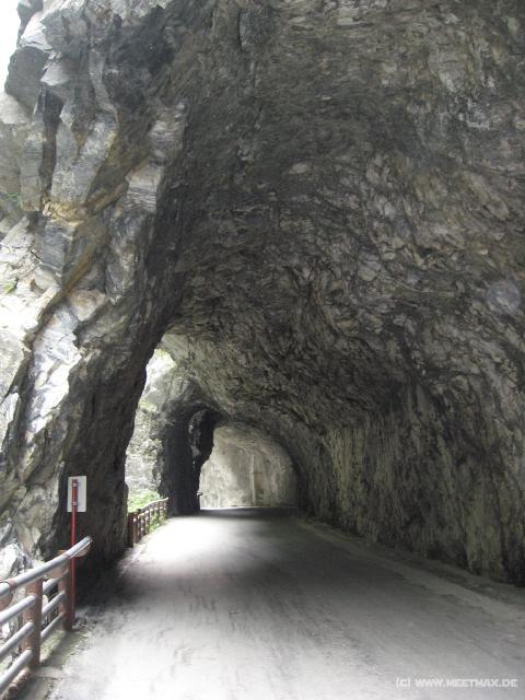 1329_Tunnel_of_Nine_Turns