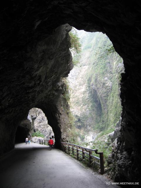 1342_Tunnel_of_Nine_Turns