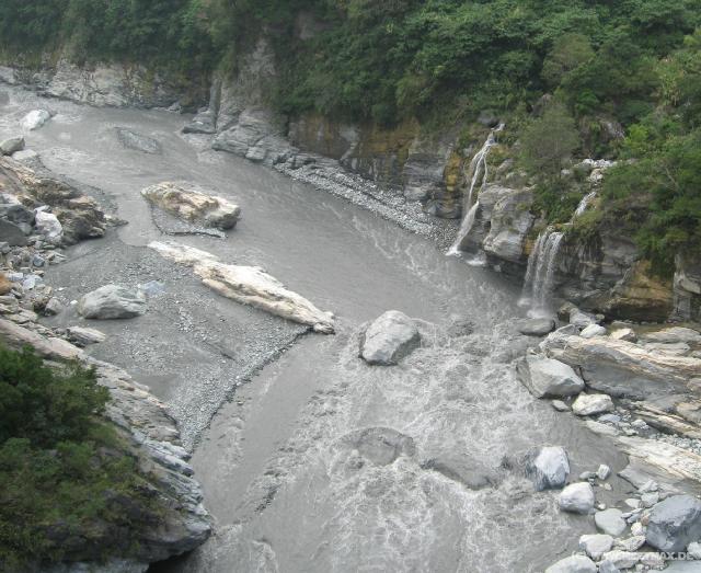 1367_Waterfalls