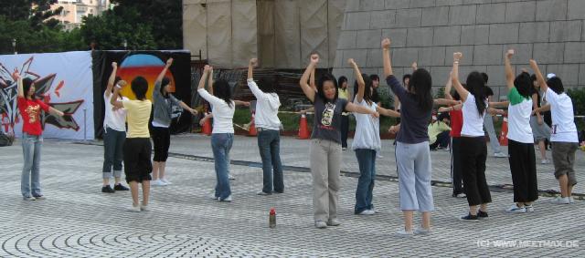 1524_Dancing