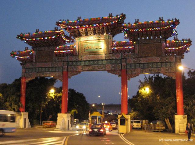 1567_Grand_Hotel_entrance_gate