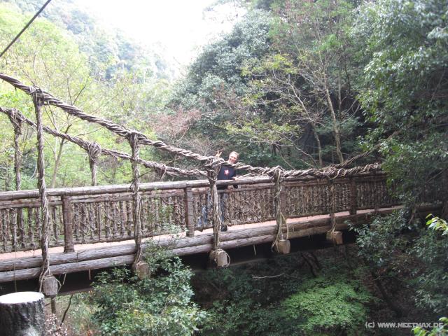 2374_Markus_on_the_bridge