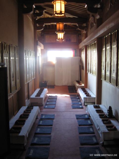 3143_Inside_the_temple