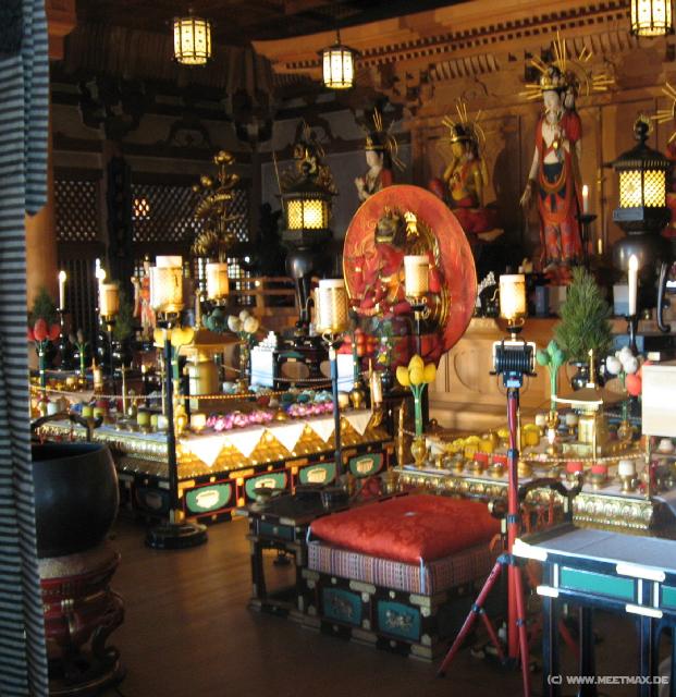 3145_Inside_the_temple