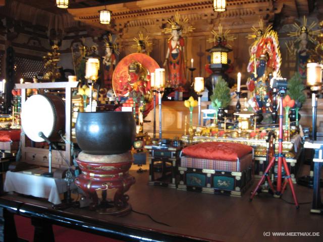 3149_Inside_the_temple