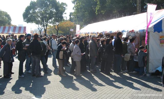 3277_Lunch_queue